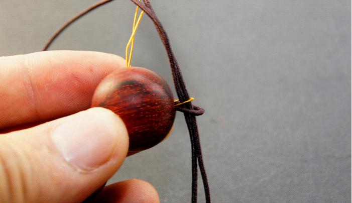 手串穿线的方法和技巧,最简单的手串三通方法