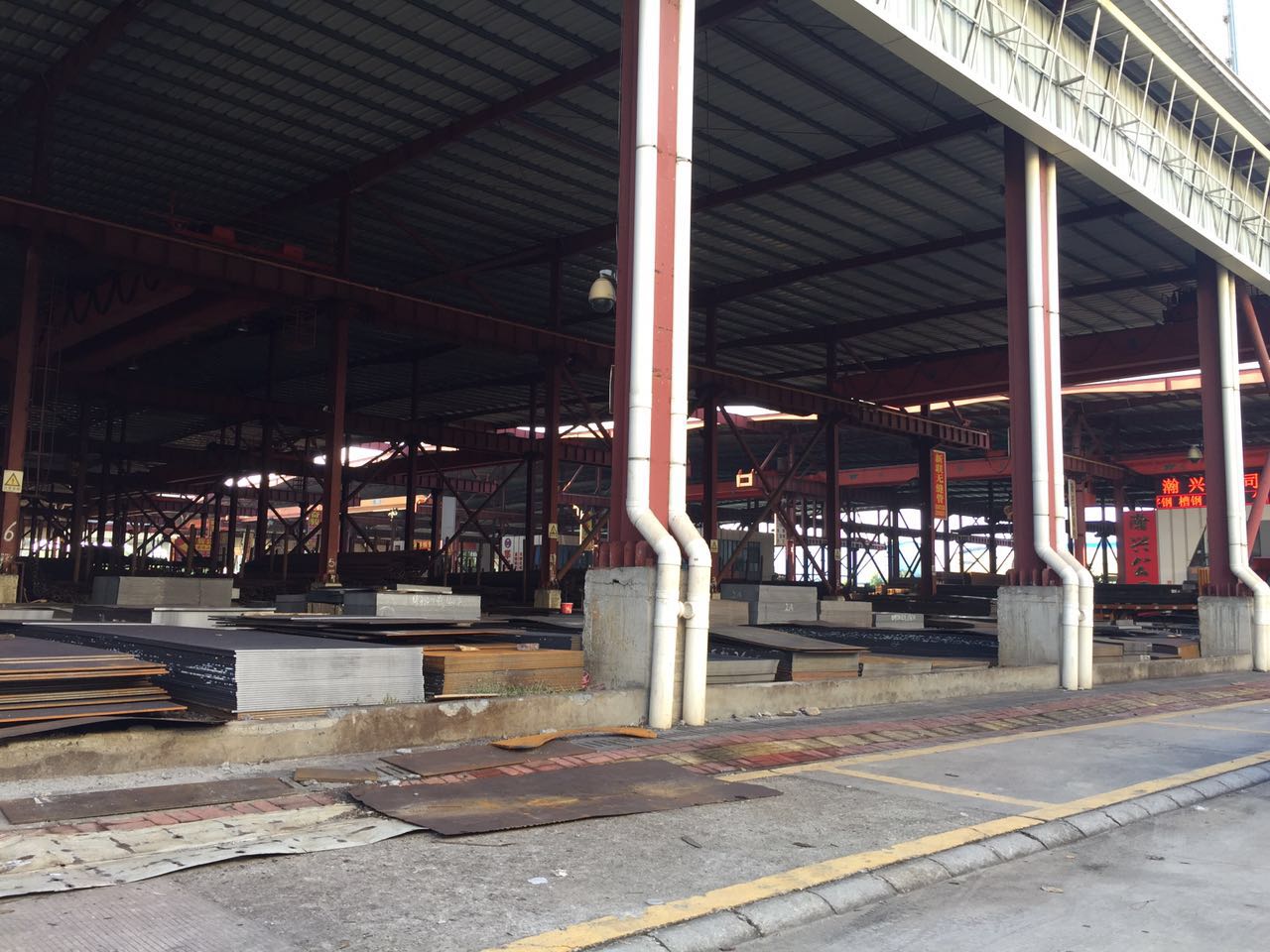 钢厂：亲，不备货了吗？商家：一拿货就跌价，又想套我？