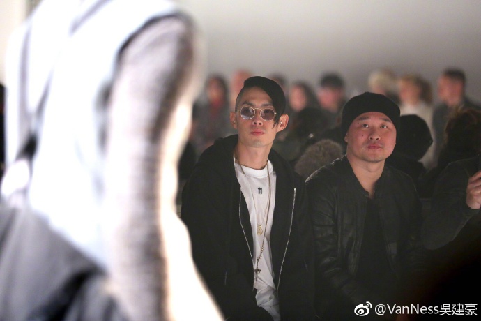 刘昊然青涩潘玮柏尴尬吴建豪乱穿衣？｜2018秋冬米兰男装周成绩单