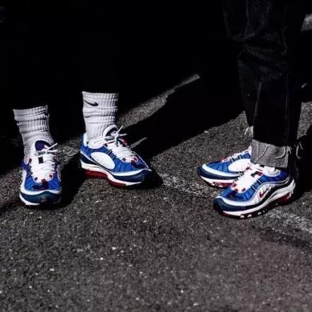 耐克大战侃爷领衔的阿迪，老爹鞋你选哪一双？