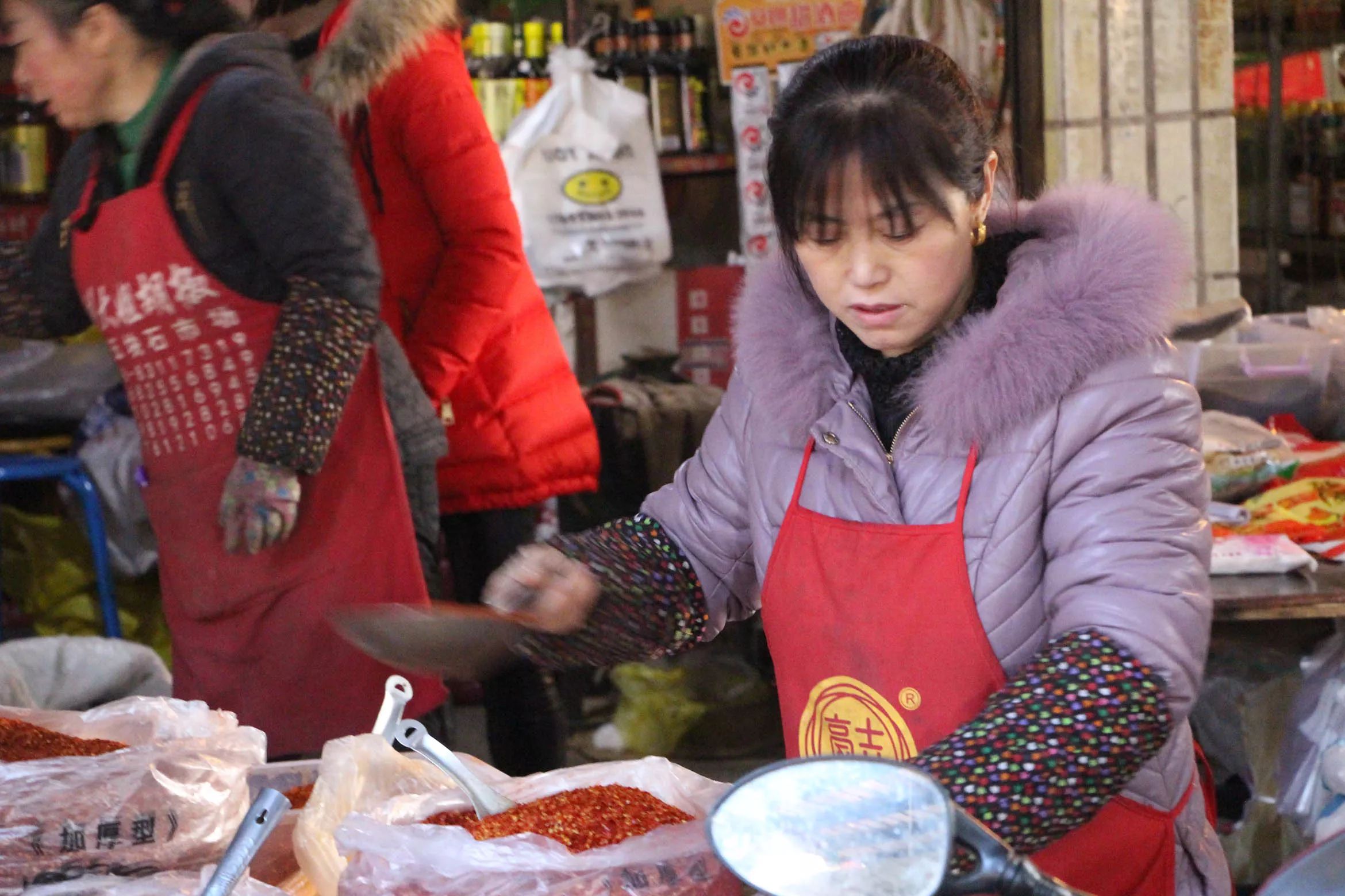 罗姐从事家具行业30年,罗姐一年收入多少钱