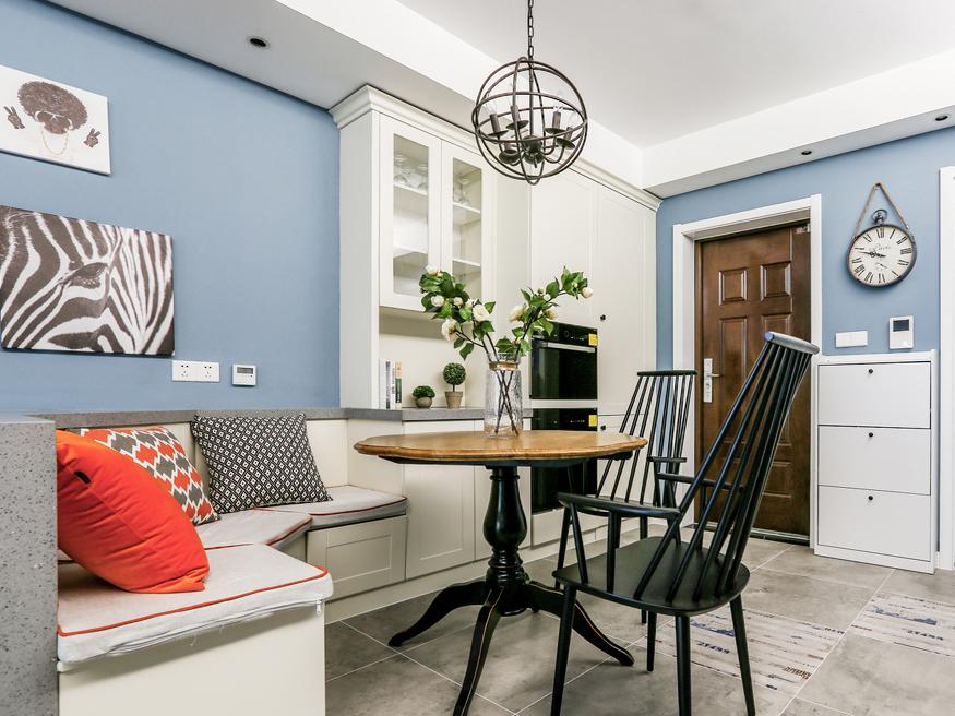 特色餐厅卡座隔断到顶木饰效果图,餐厅卡座一体效果图