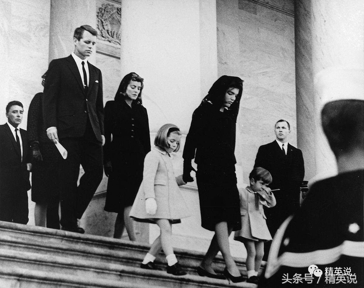 嫁给总统却目睹丈夫被杀,嫁给首富再度守寡,涅槃后的她更传奇