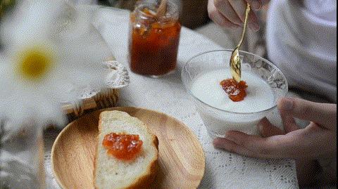 酸奶小百科｜为什么酸奶放一段时间，出黄水变稀了？这是变质了？