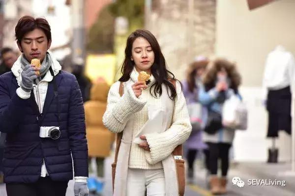 她是一个有趣的灵魂,有趣的灵魂才是女人最着迷的