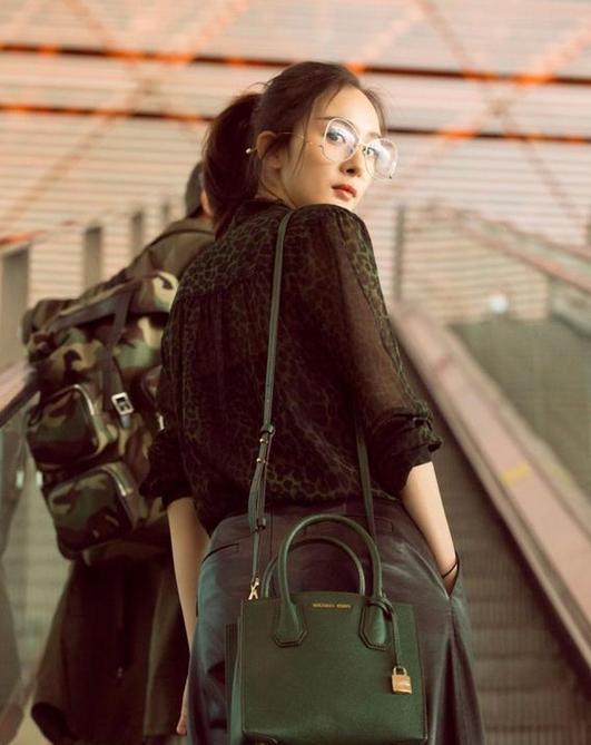 mk杨幂同款包到底有哪些型号？盘点杨幂这些年宠幸的mk包~