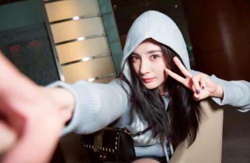 mk杨幂同款包到底有哪些型号？盘点杨幂这些年宠幸的mk包~