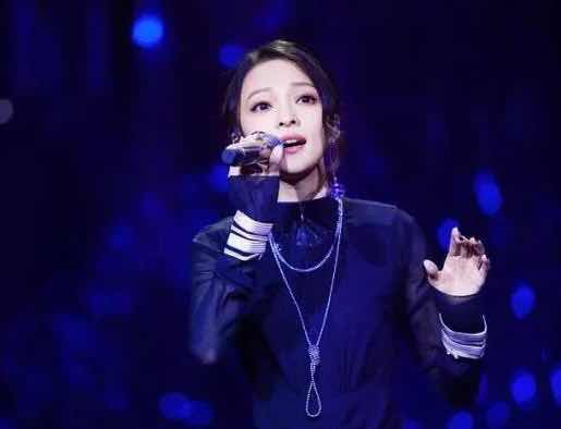 张韶涵歌手2018阿刁完整视频,我是歌手阿刁张韶涵完整视频点评