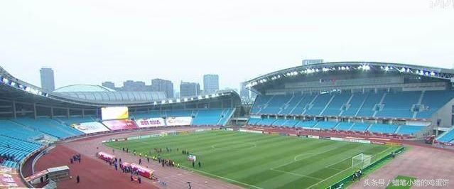 指骂裁判也没事！卡塔尔队员是有多嚣张，气的亚足联无话可说