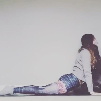 肩周炎怎么办？试试这4个瑜伽小技巧，让肩膀再也不疼！