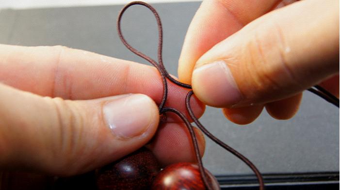 文玩手把串穿串教程,文玩人怎么开始盘串的