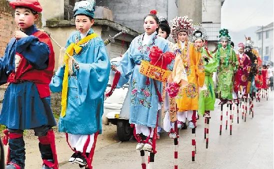 福利丨粤北越北,风景更美,邀你到丹霞灵溪过个红红火火东北年