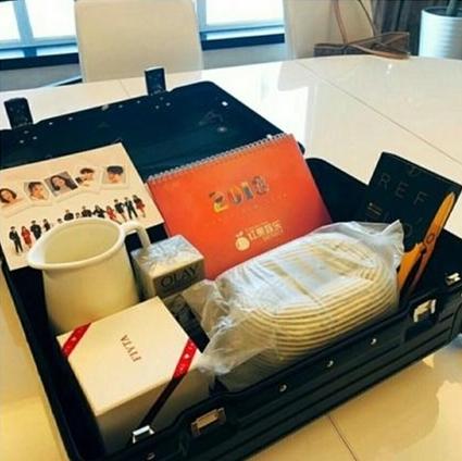 明星新年送礼送什么？陈赫不愧是“吃货”，赵丽颖真金白银砸晕你