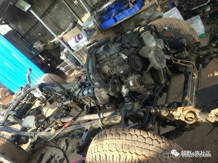 奇兵改帕杰罗发动机超选四驱,黑金刚改装新款帕杰罗内饰