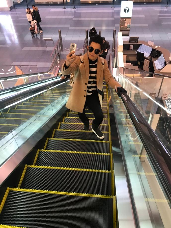 破壁男神汪东城酷爱动漫,没想到连手机也是美图M8s七龙珠限量版