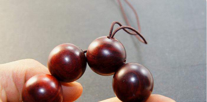 手串穿线的方法和技巧,最简单的手串三通方法