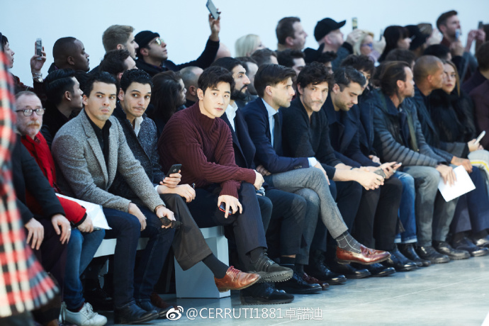 刘昊然青涩潘玮柏尴尬吴建豪乱穿衣？｜2018秋冬米兰男装周成绩单