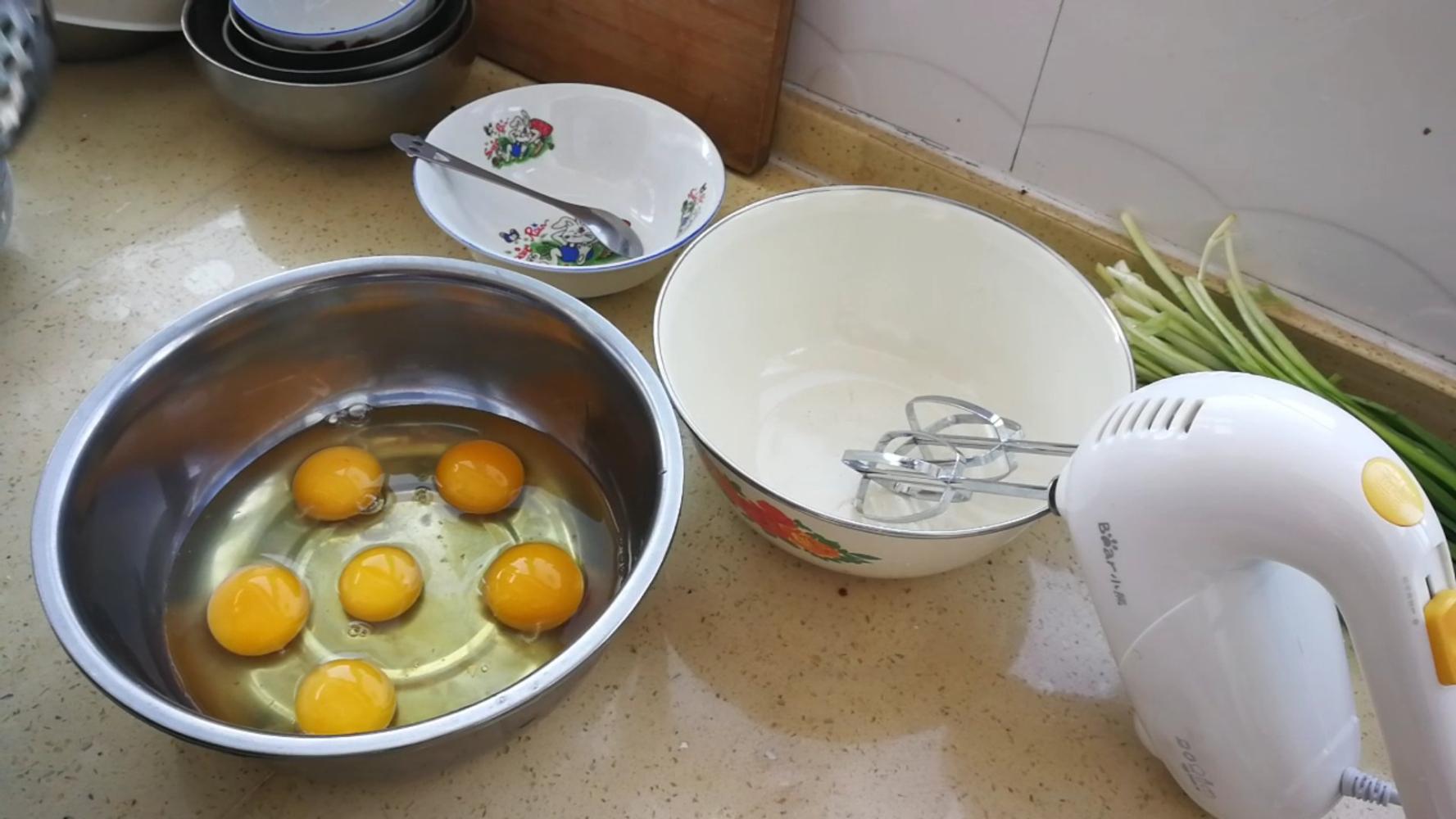 用电饭煲做蛋糕为什么发不起来,为什么蛋糕用电饭煲蓬松不起来