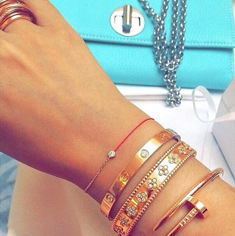 小李子戴的红绳,新春温柔敲显白转运红绳手链分享