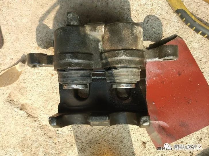 奇兵改帕杰罗发动机超选四驱,黑金刚改装新款帕杰罗内饰