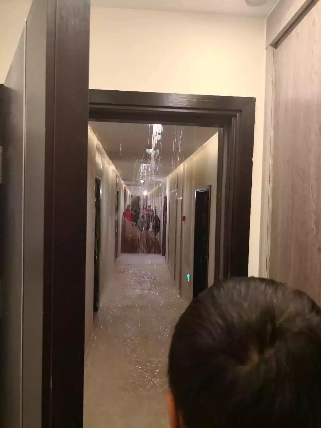 业主家变水帘洞,业主家漏水水帘洞