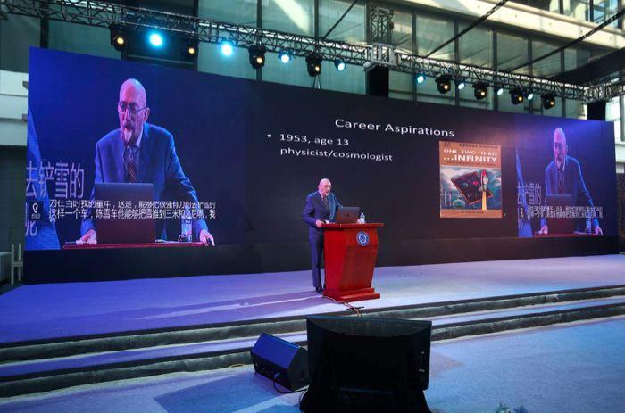 与教授、工程师、学生谈引力波-诺奖得主KipThorne报告