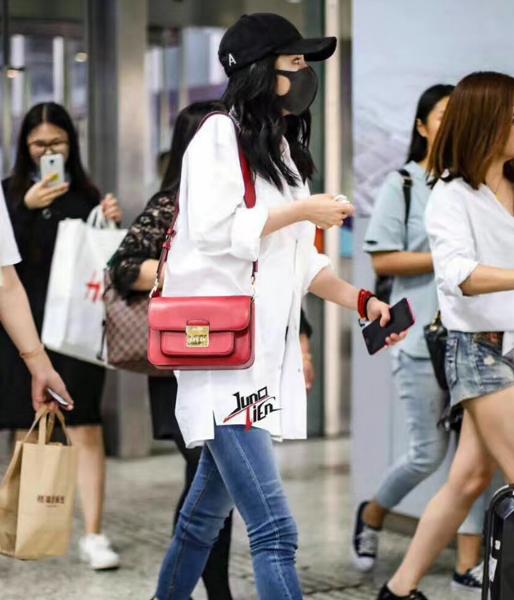 mk杨幂同款包到底有哪些型号？盘点杨幂这些年宠幸的mk包~