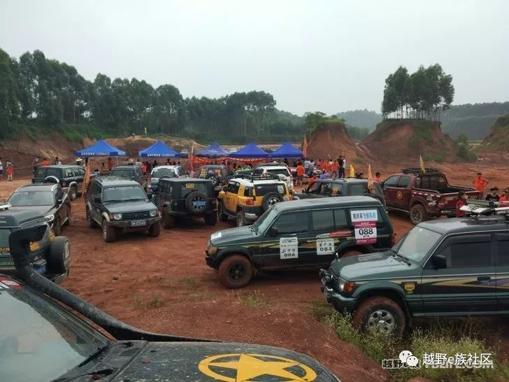 奇兵改帕杰罗发动机超选四驱,黑金刚改装新款帕杰罗内饰