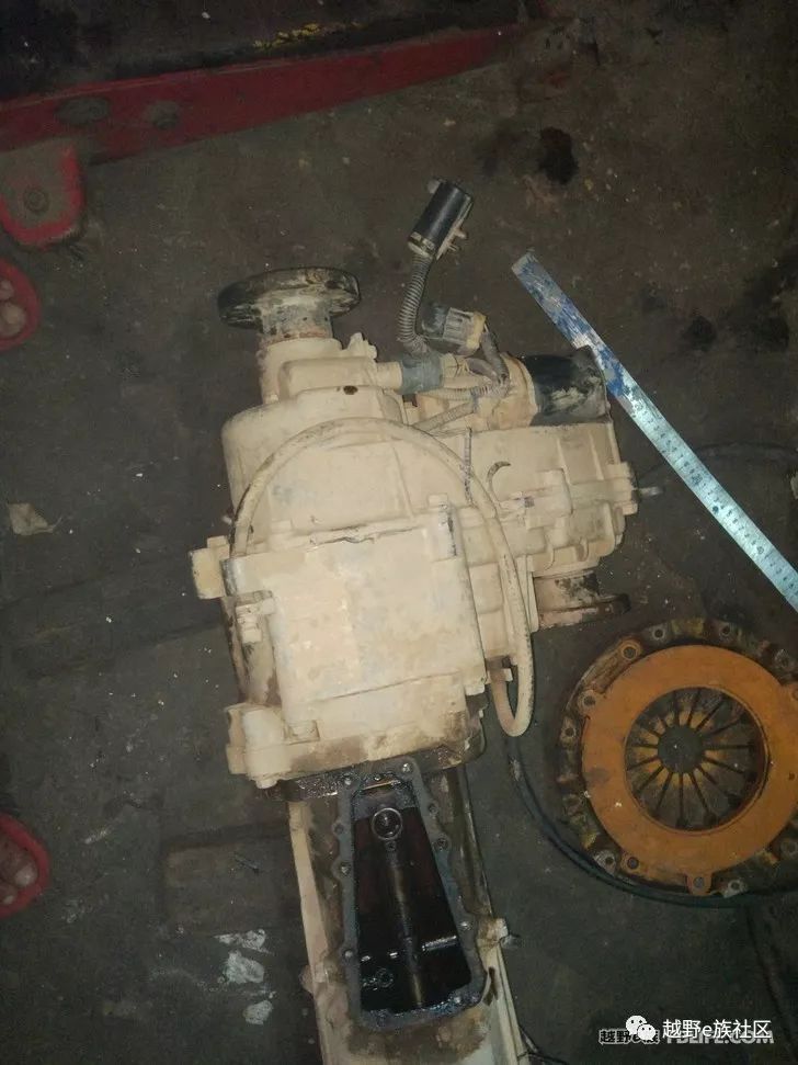 奇兵改帕杰罗发动机超选四驱,黑金刚改装新款帕杰罗内饰