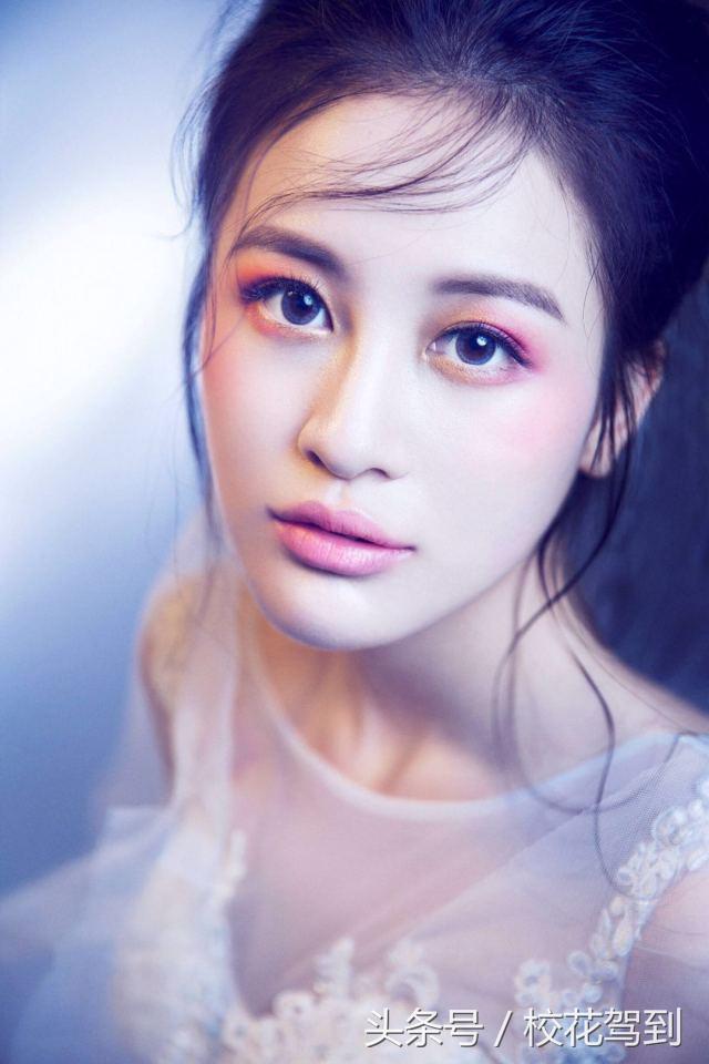 鑳藉敱浼氳烦鐨勫コ缃戠孩,鑳藉敱鑳借烦鐨勫皬浠欏コ