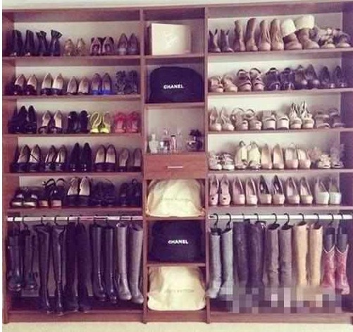 范玮琪飞机上的鞋子,范玮琪背的包