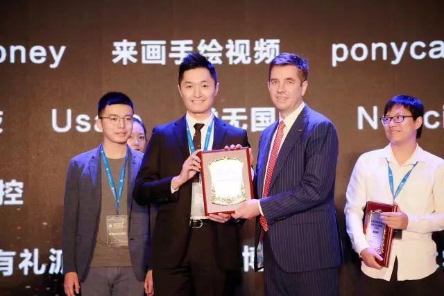 他用一片互联网卫生巾，捕获千万少女心