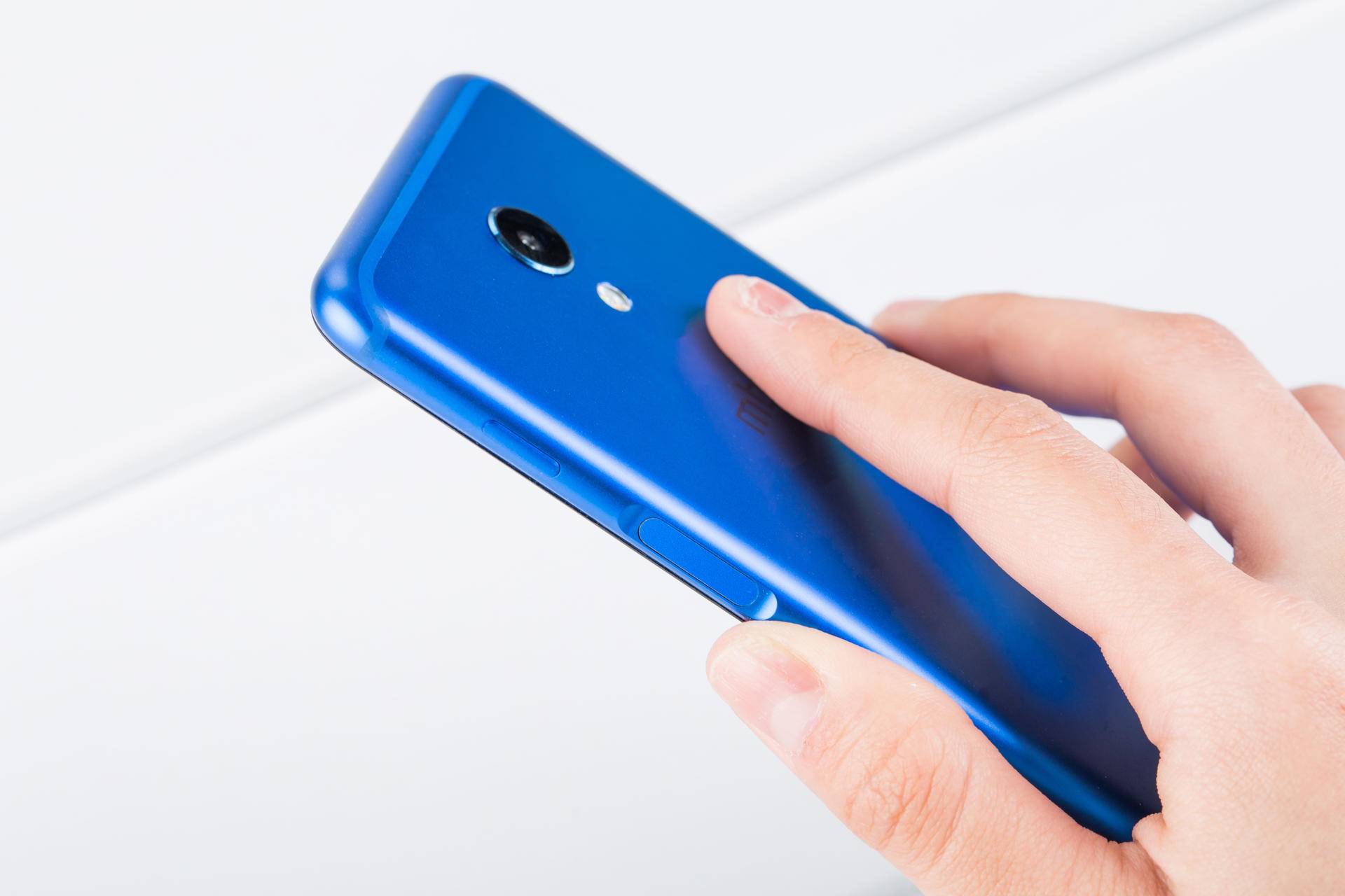 魅蓝最新手机s6金色,魅蓝s6怎么样值得入吗