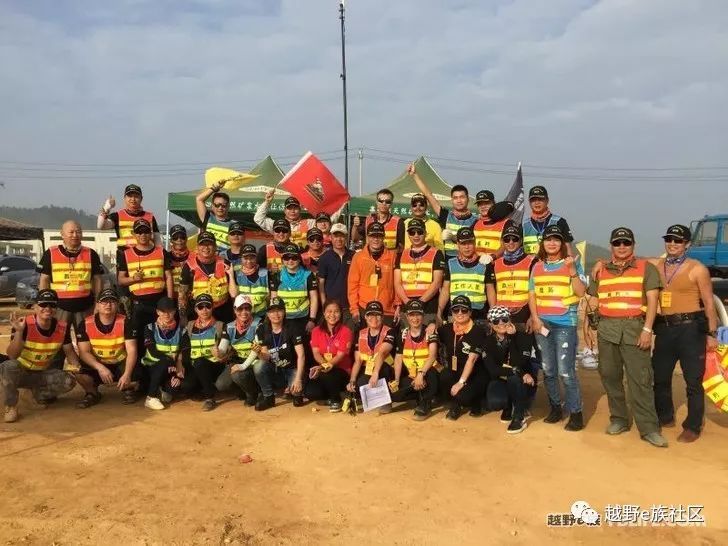 奇兵改帕杰罗发动机超选四驱,黑金刚改装新款帕杰罗内饰