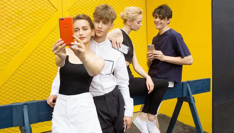 日常拍照用的自拍神器,自拍和拍视频必备神器