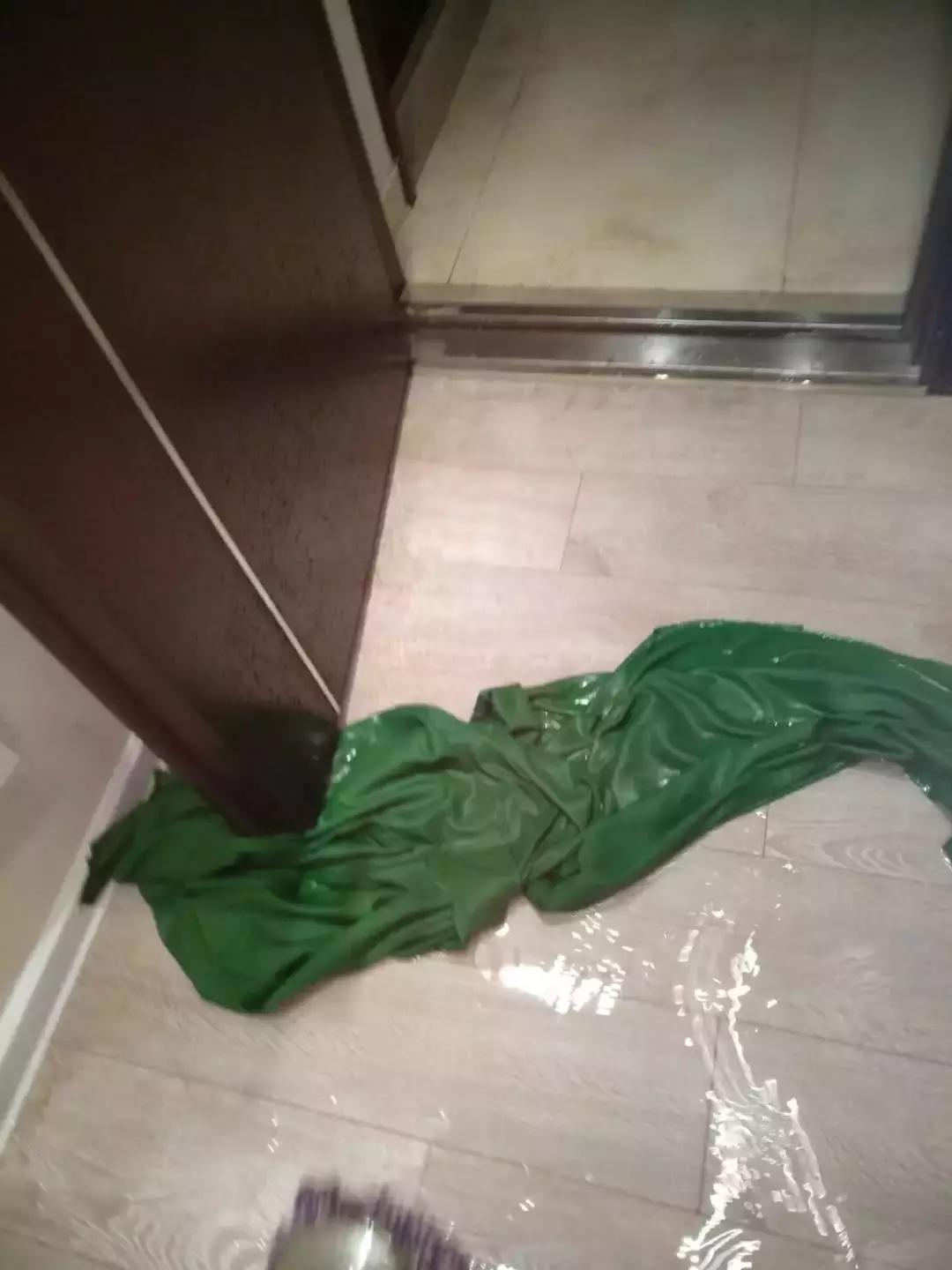 业主家变水帘洞,业主家漏水水帘洞