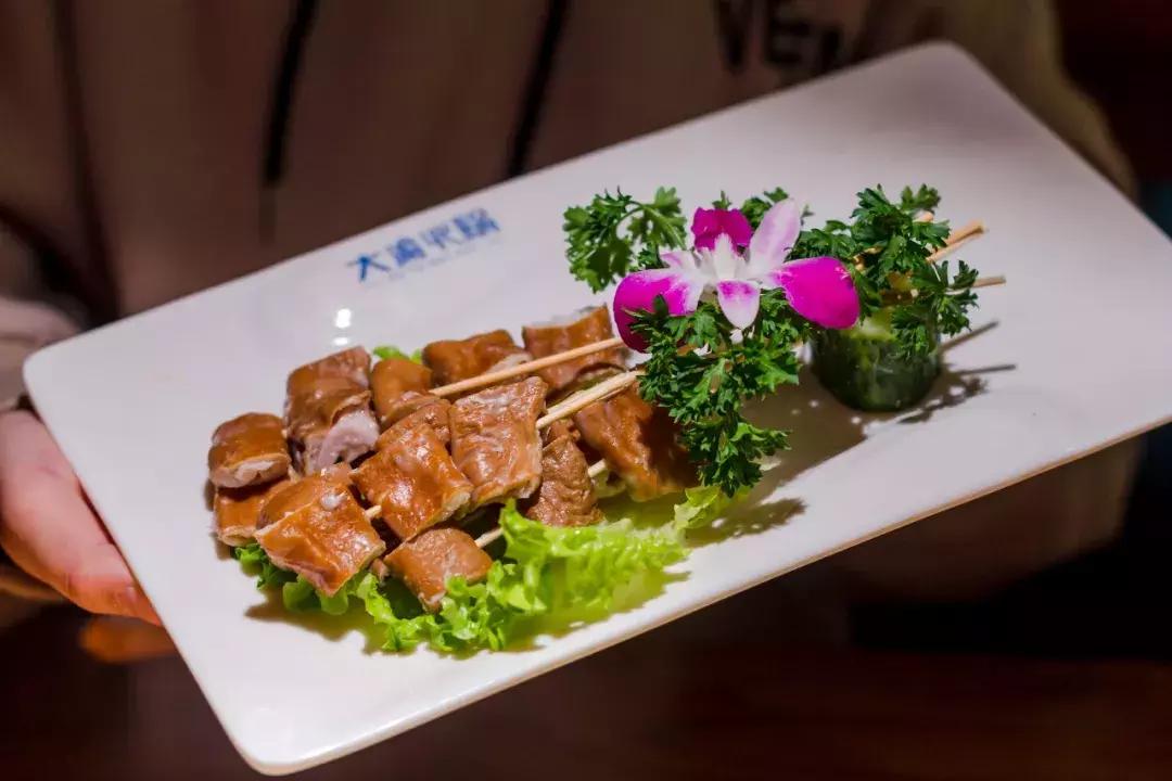 这家店老板说啦，毛肚不好吃就退货，你准备去退货吗？