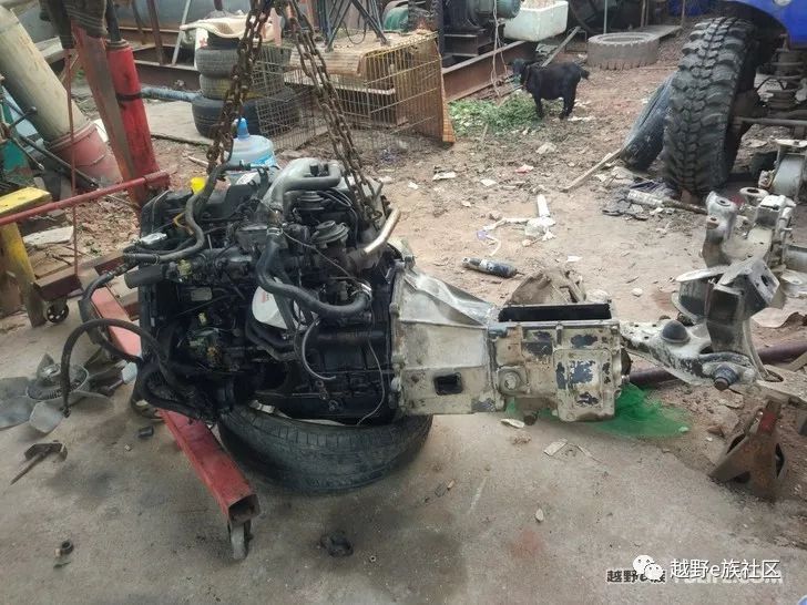 奇兵改帕杰罗发动机超选四驱,黑金刚改装新款帕杰罗内饰