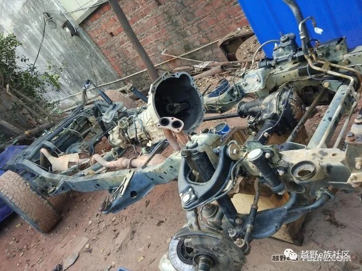 奇兵改帕杰罗发动机超选四驱,黑金刚改装新款帕杰罗内饰