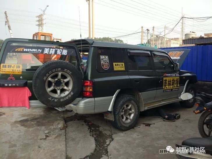 奇兵改帕杰罗发动机超选四驱,黑金刚改装新款帕杰罗内饰