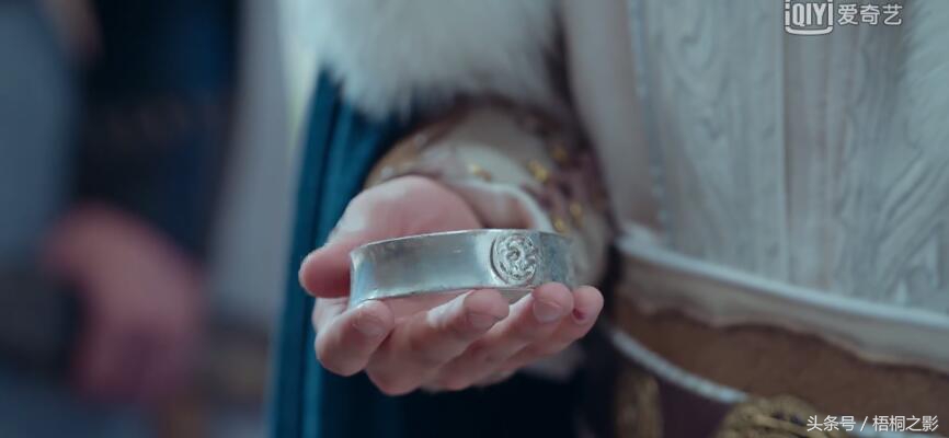 蔺晨拿出赤焰手环回忆混剪,琅琊榜飞流拿水泼蔺晨是哪集