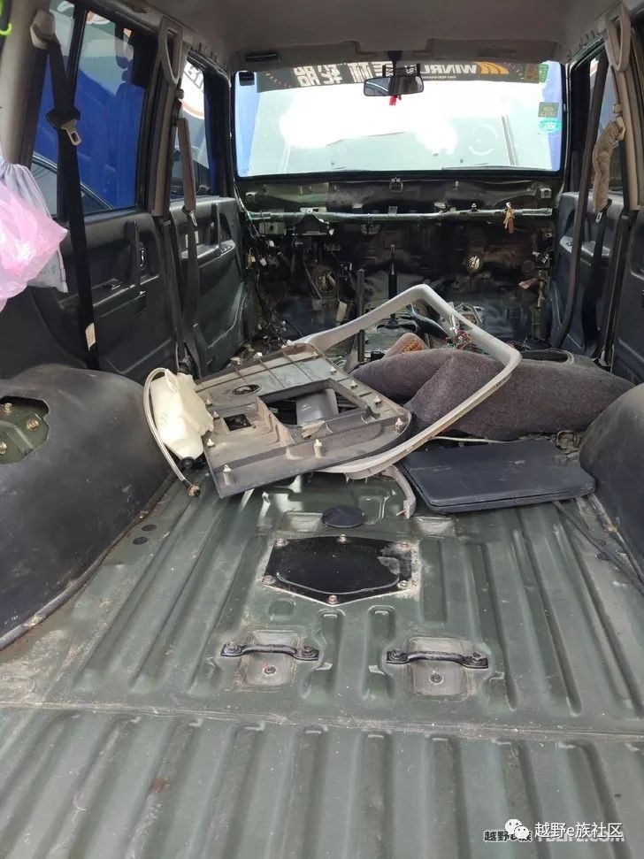 奇兵改帕杰罗发动机超选四驱,黑金刚改装新款帕杰罗内饰