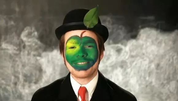 看一曲MV，闷骚男们cosplay24幅世界名画（上）