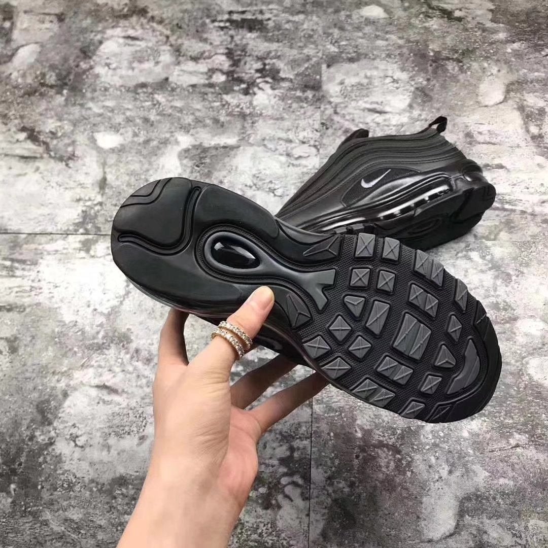 nikeairmax97黑子弹五条杠,nikeairmax97经典新款纯原子弹头