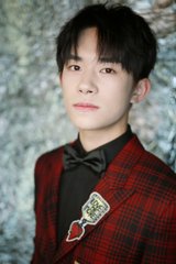 易烊千玺天猫双十一晚会穿搭造型,易烊千玺出席红毯生图