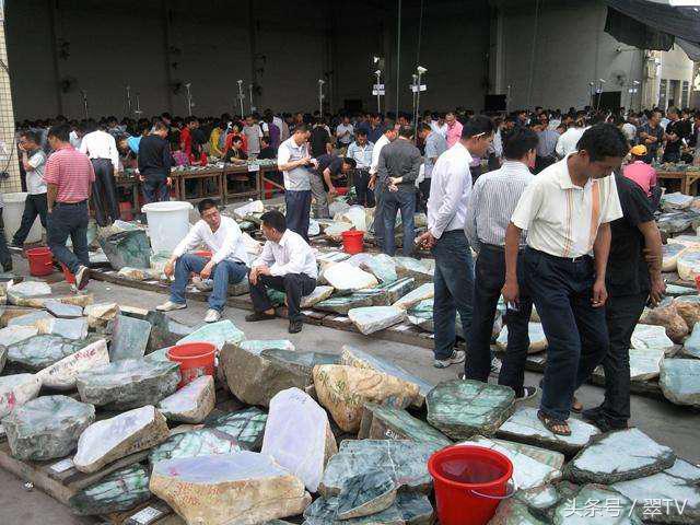 探索缅甸翡翠宝石的奇幻之旅,中国和缅甸翡翠交易市场