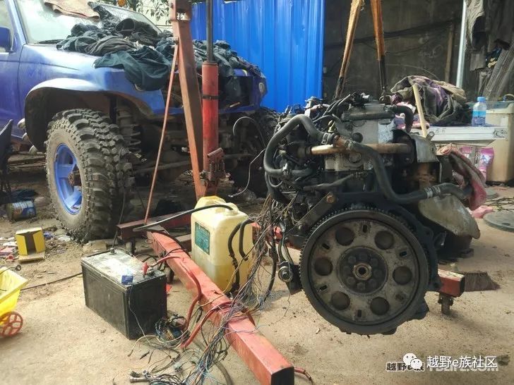 奇兵改帕杰罗发动机超选四驱,黑金刚改装新款帕杰罗内饰