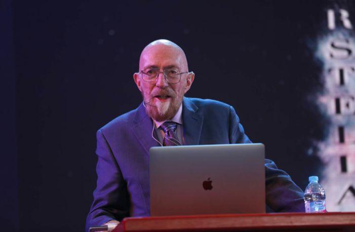 与教授、工程师、学生谈引力波-诺奖得主KipThorne报告