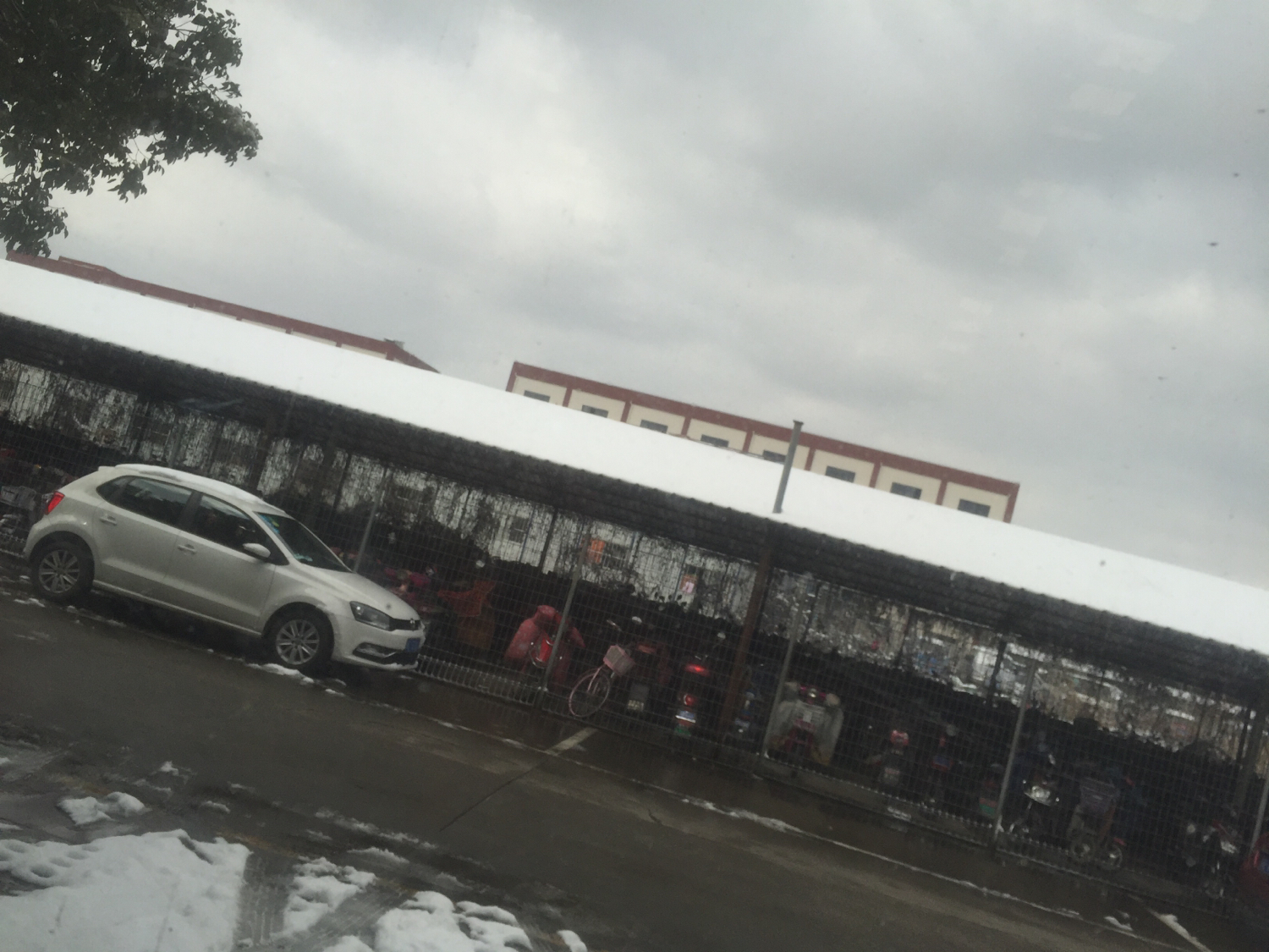 轻钢龙骨吊顶200平多久能吊好,一平米的轻钢龙骨吊顶要多少配件