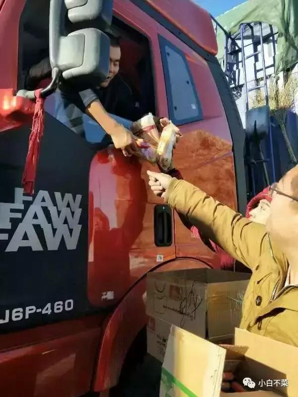 飞速行驶的大货车,飞速的货车